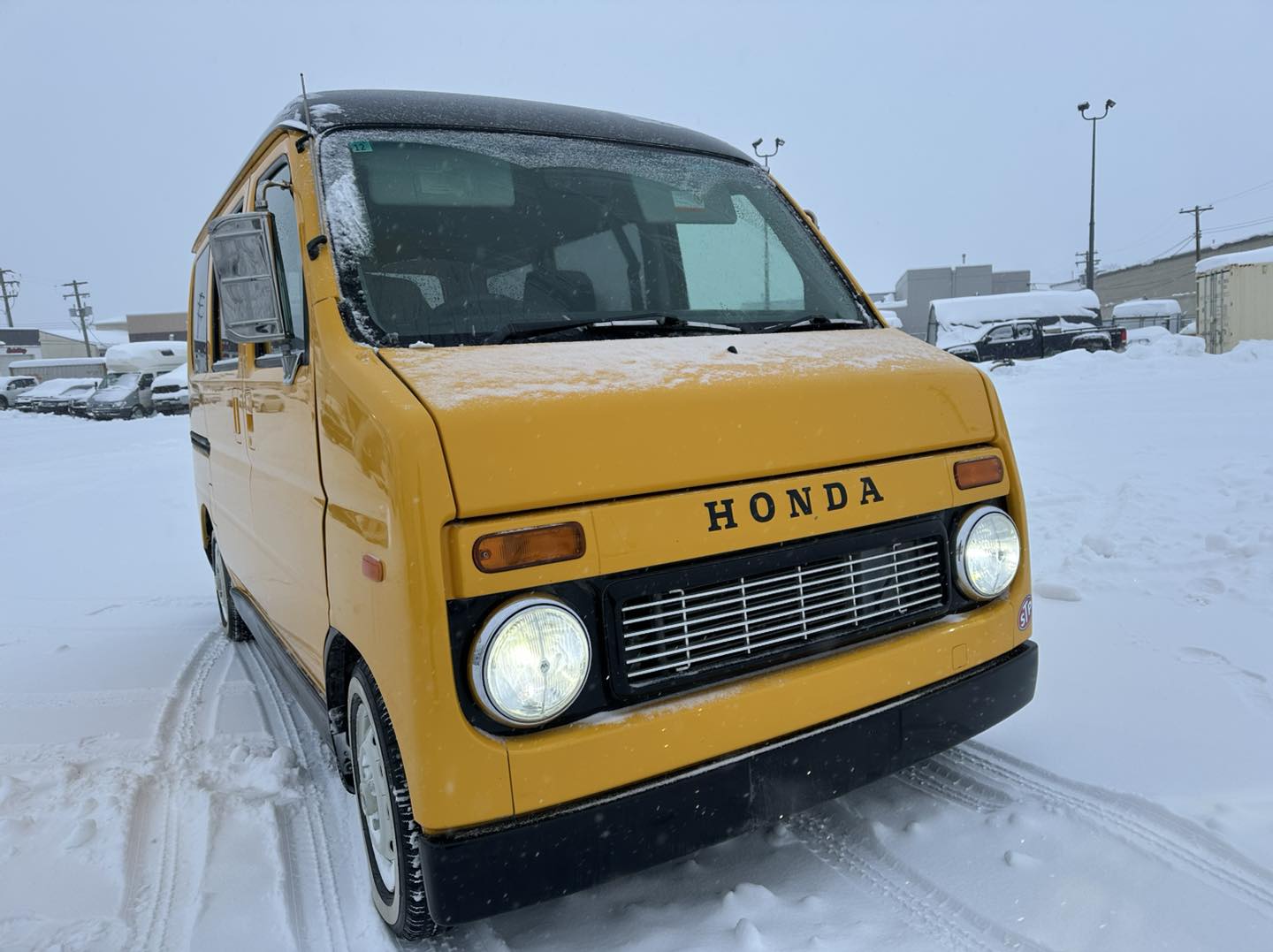 Honda Vamos in snow